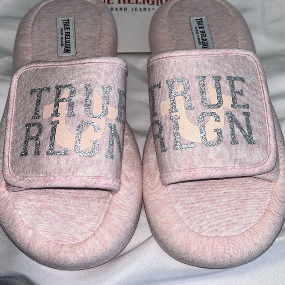 True Religion Pink And Gray Horseshoe Adjustable Strap Slide On Slippers - Picture 5 of 12